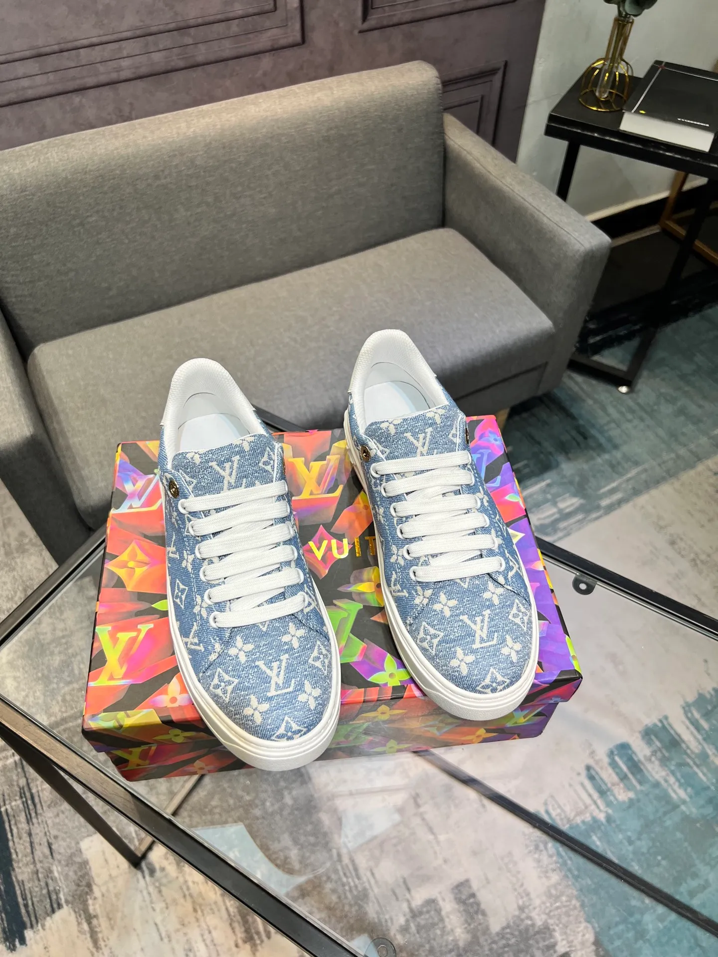 Men's Men's Shoes 💰540 LV Louis Vuitton. The latest fashionable casual shoes are popular in physical stores. The new spring and summer comfortable imported custom patent leather plus cowhide, cowhide mesh, and unique jacquard fabric element design. With sheepskin lining, Lv original base, [sun][sun] high-end packaging and high quality💪Details determine quality, welcome to compare🇮🇹Code number 38-44, 45 can be customized